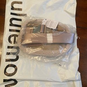 Everywhere Belt Bag 💫FLEECE💫 so soft and the perfect winter white.